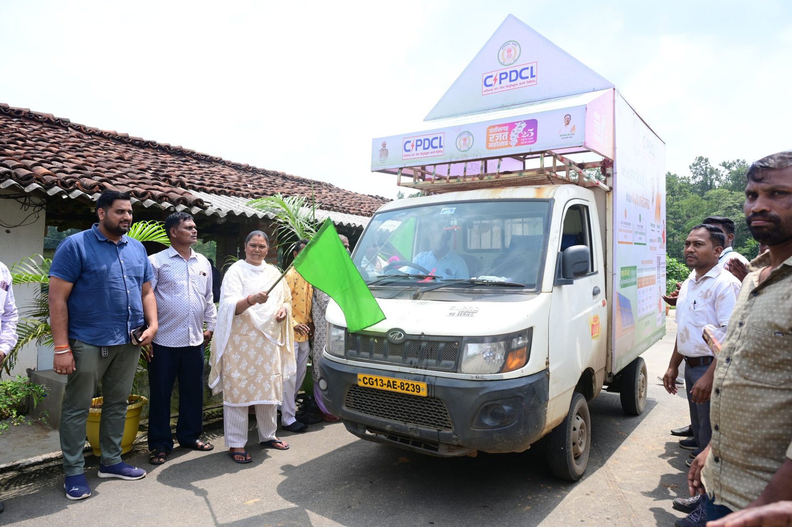 मुंडाडीह से रवाना हुआ “प्रधानमंत्री सूर्य घर मुफ्त बिजली योजना” प्रसार रथ