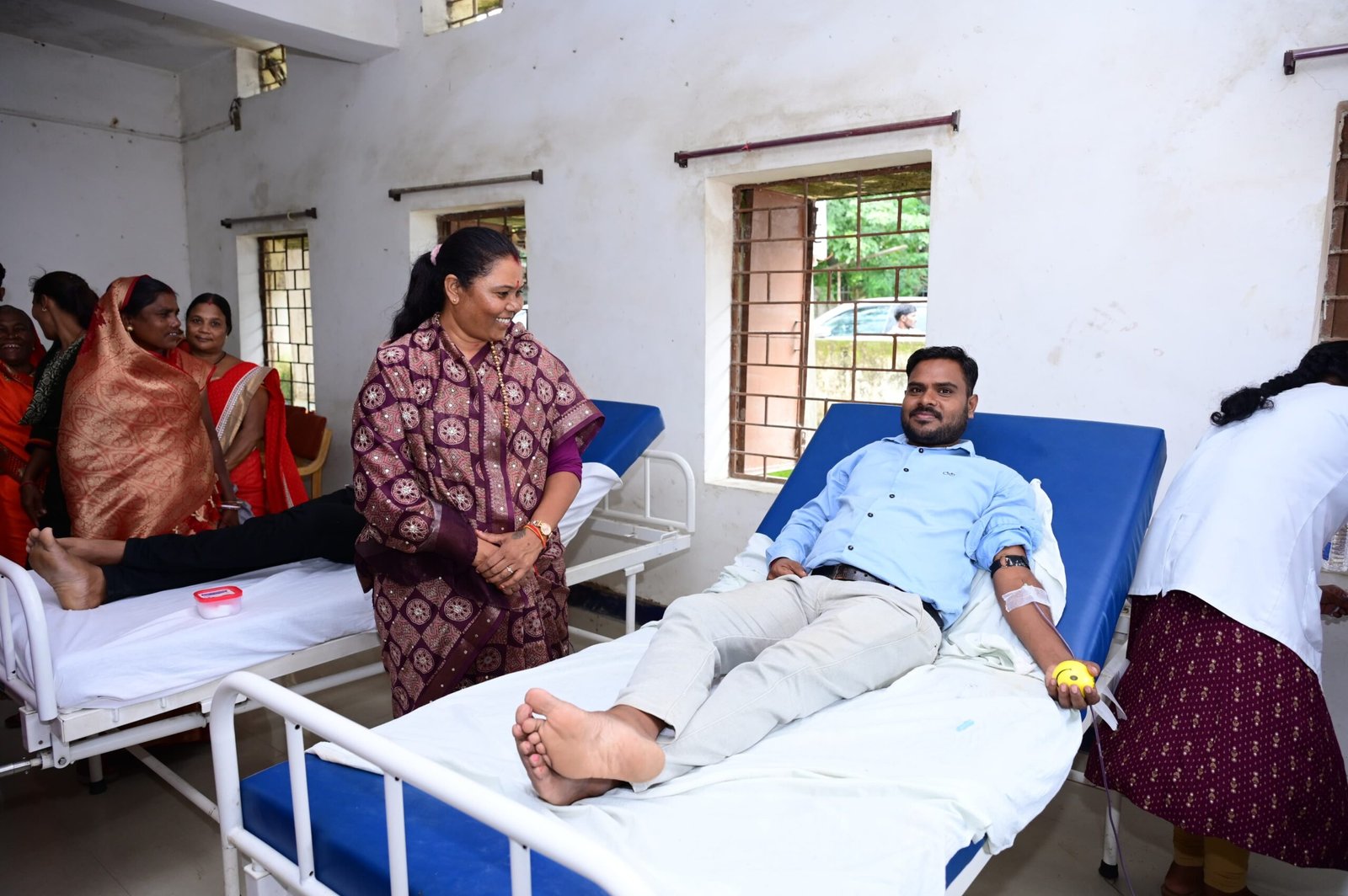 पत्थलगांव विधायक गोमती साय ने कोतबा रक्तदान शिविर में बढ़ाया रक्तवीरों का हौसला