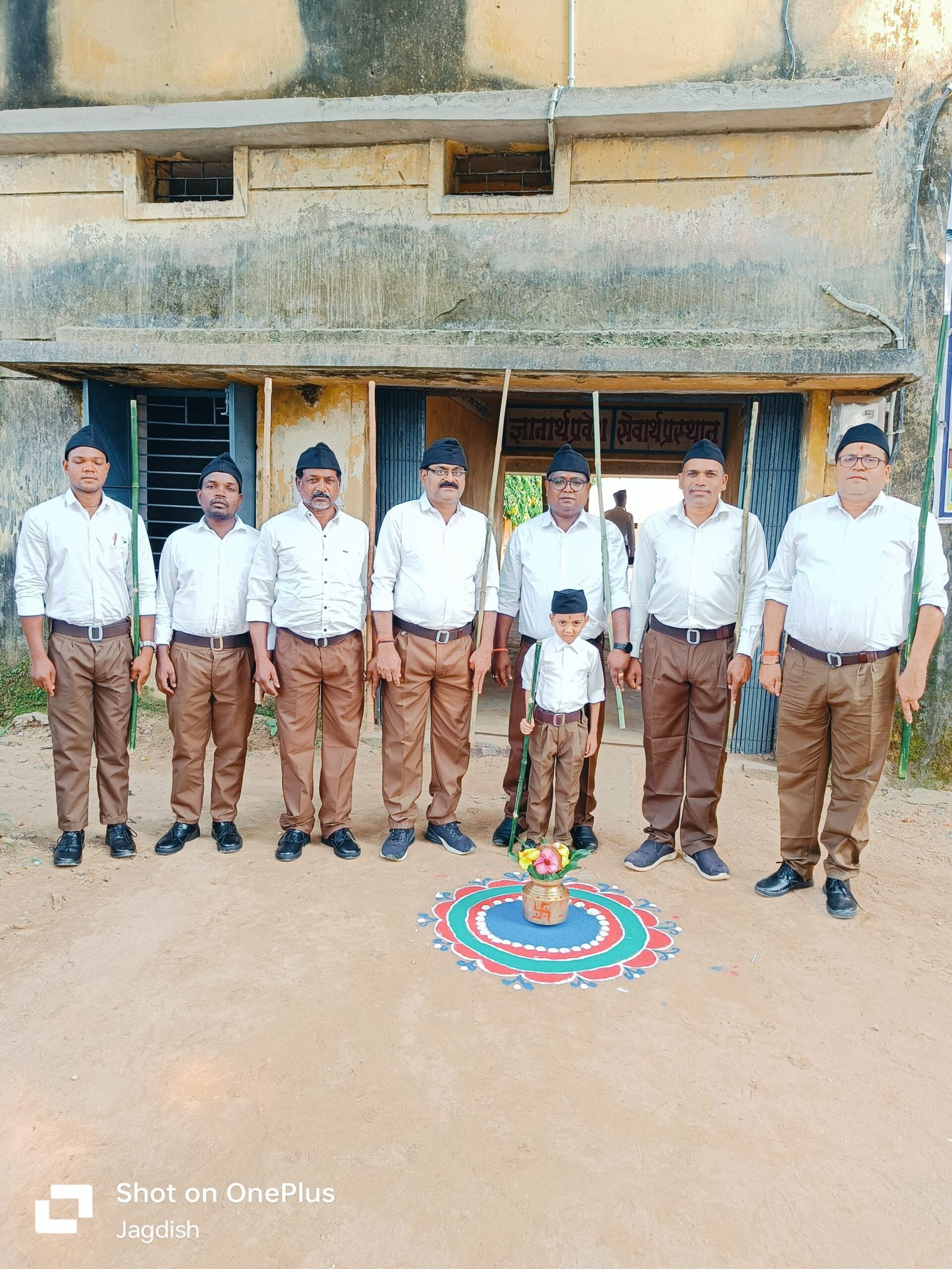 विजयादशमी एवं संघ शताब्दी वर्ष पर लुड़ेग मंडल में राष्ट्रीय स्वयंसेवक संघ का भव्य पथ संचलन आयोजित