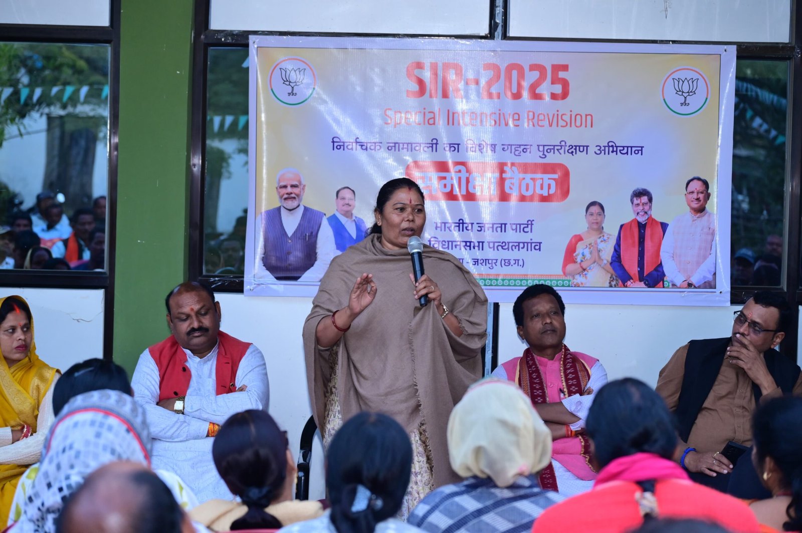 पत्थलगांव: मतदाता सूची पुनरीक्षण को लेकर विधायक कार्यालय में महत्वपूर्ण बैठक, बूथ स्तर पर 100% सटीकता सुनिश्चित करने पर जोर