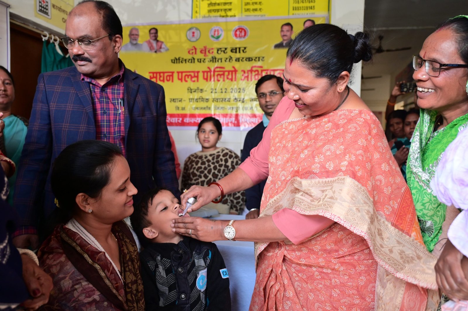 विधायक गोमती साय ने बच्चों को पिलाई “दो बूंद जिंदगी की”; तमता में पल्स पोलियो अभियान का आगाज