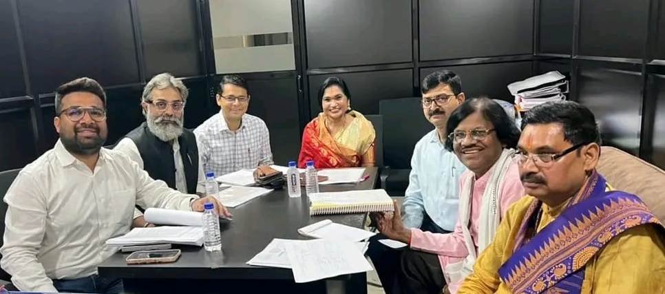 छत्तीसगढ़ फिल्म उद्योग को मिलेगी नई उड़ान: सुश्री मोना सेन की अध्यक्षता में ‘स्क्रिप्ट समिति’ के गठन हेतु अहम बैठक, कला और सिनेमा के समन्वय पर जोर