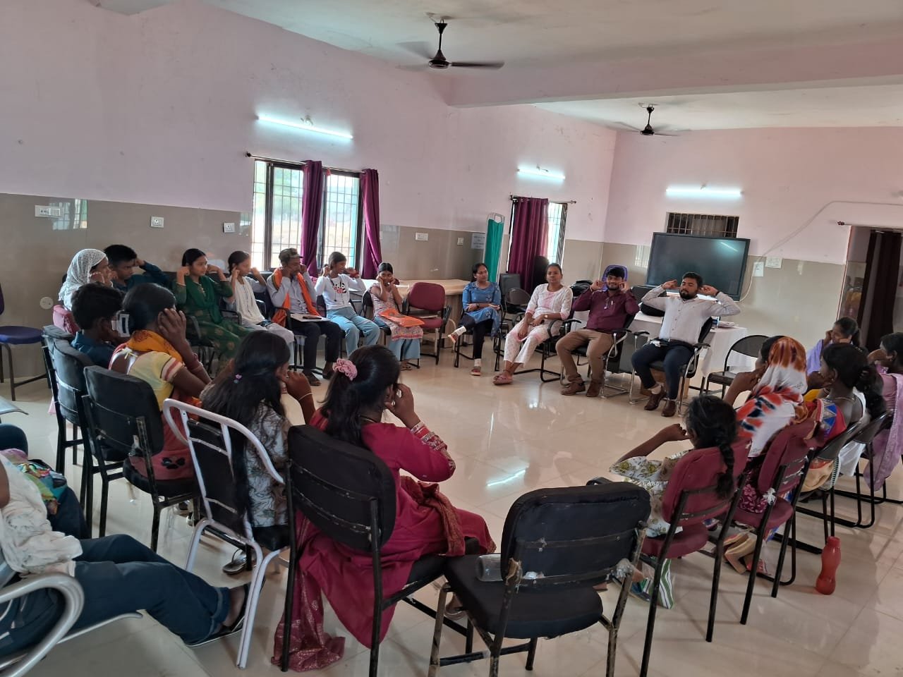 जशपुर: दुलदुला स्वास्थ्य केंद्र में सिकल सेल मरीजों के लिए विशेष शिविर, शादी से पहले ‘सिकल कुंडली’ मिलाने और योग अपनाने की दी गई सलाह