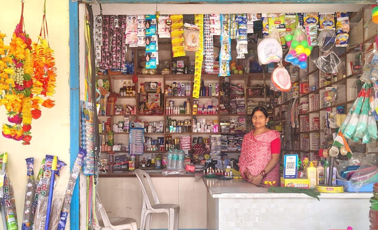 मुद्रा लोन ने बदले प्रीति के दिन: कभी घर संभालने वाली हाथ अब संभाल रहे हैं व्यापार, बनीं गांव की ‘लखपति दीदी’