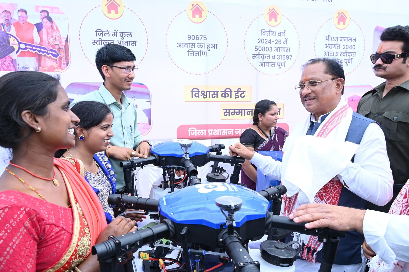 जशपुर की महिलाओं के हाथों में अब ‘ड्रोन’ की कमान: रायपुर में ट्रेनिंग ले रहीं ‘ड्रोन दीदियाँ’, खेती में दिखेगा आधुनिक तकनीक का दम