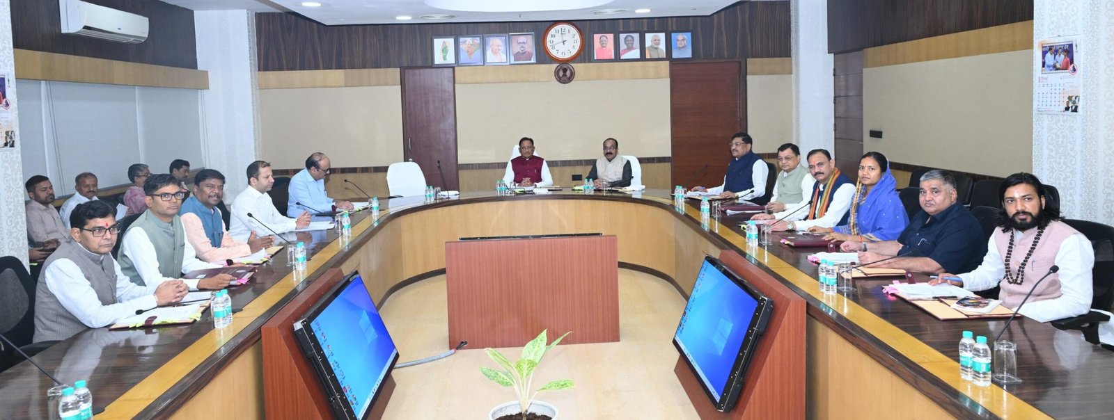 ​साय कैबिनेट के ऐतिहासिक फैसले: पुलिस, वन और जेल विभाग में अग्निवीरों को 10% आरक्षण, किसानों को समय पर खाद के लिए बनी खास कमेटी