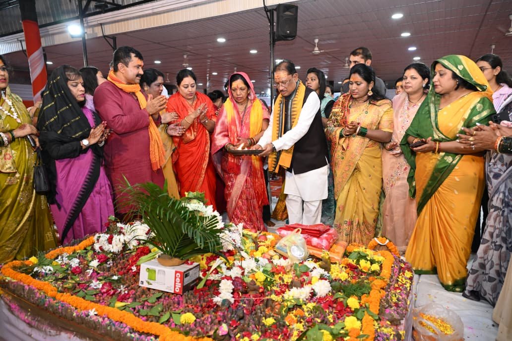 रायपुर: मुख्यमंत्री विष्णु देव साय ने सावन मास में निवास पर किया रुद्राभिषेक, प्रदेशवासियों की सुख-समृद्धि की कामना