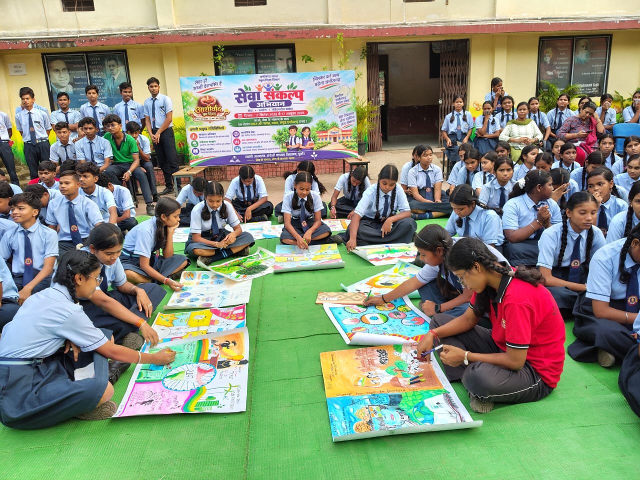 सेवा संकल्प अभियान: रायगढ़ में ड्राइंग, पेंटिंग और भाषण प्रतियोगिता में विद्यार्थियों ने दिखाया उत्साह, ‘सेवा और सपना’ थीम पर बिखेरे रंग